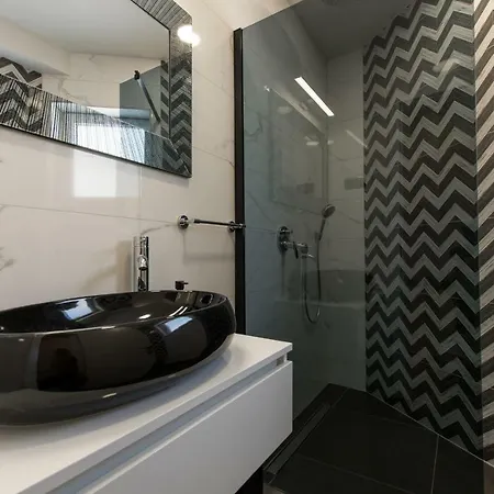 Collis アパート マカルスカ