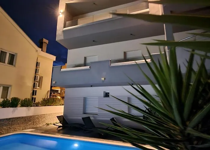 Collis * ماكارسكا