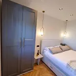 Collis Apartment *