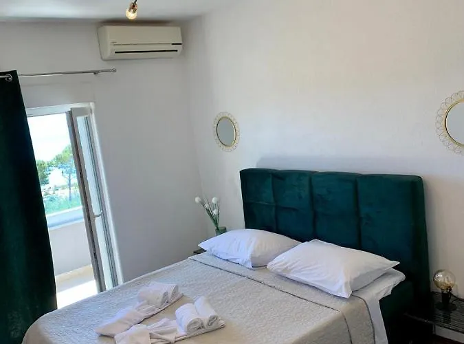 Collis Apartman *