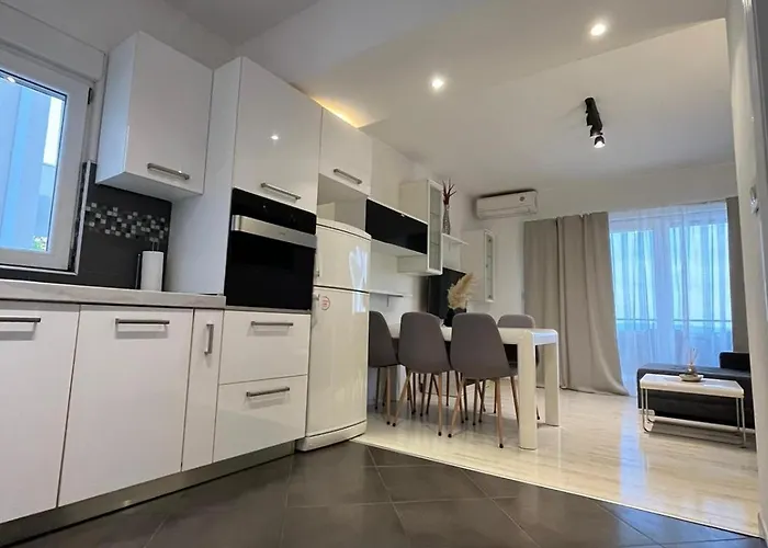 Collis Apartman *