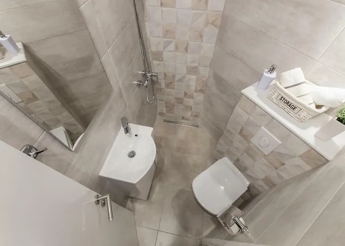 Collis Apartman *
