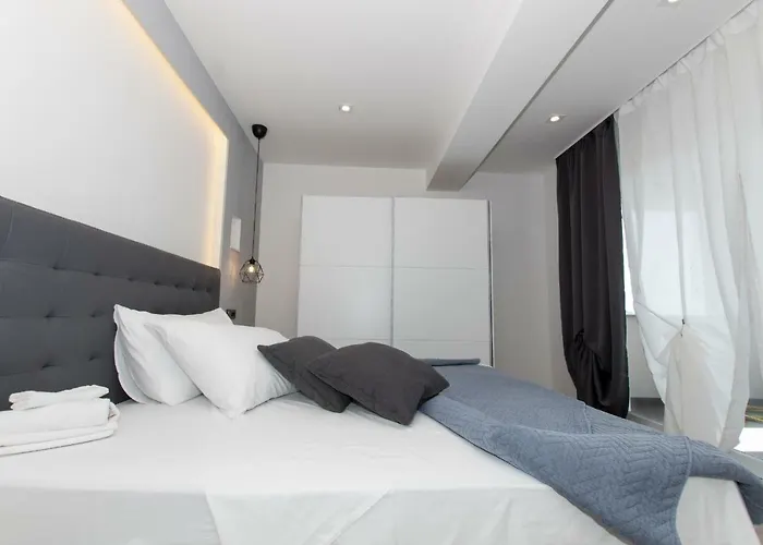 Collis Apartman *